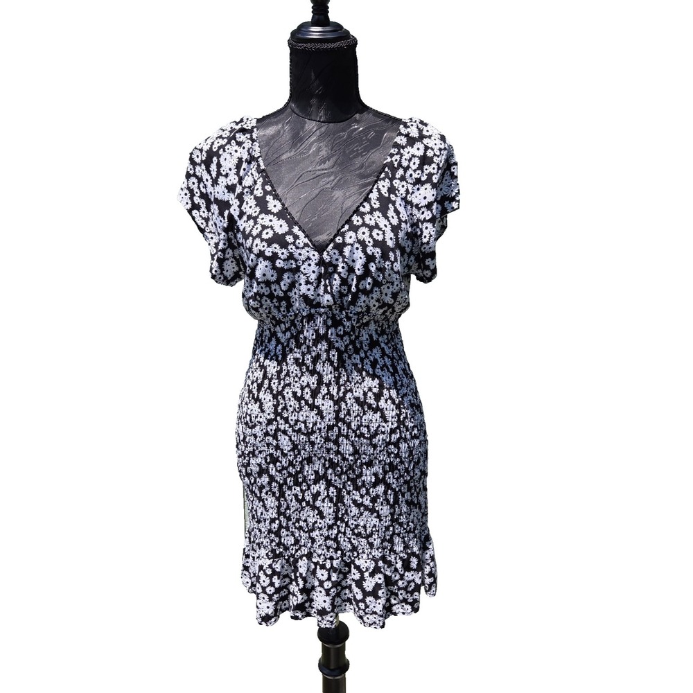 No Boundaries NoBo Women Jr. Large (11-13) Black White Floral Smocked Dress Boho